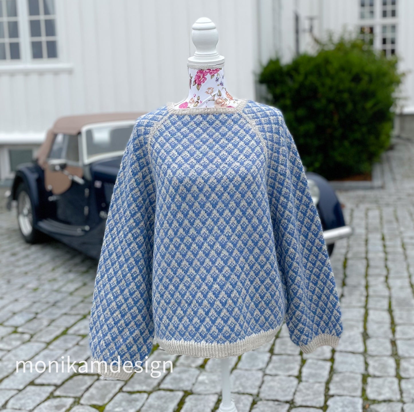 Diamantdråpegenseren ovenfra og ned strikket. Str S(M)L(XL)XXL