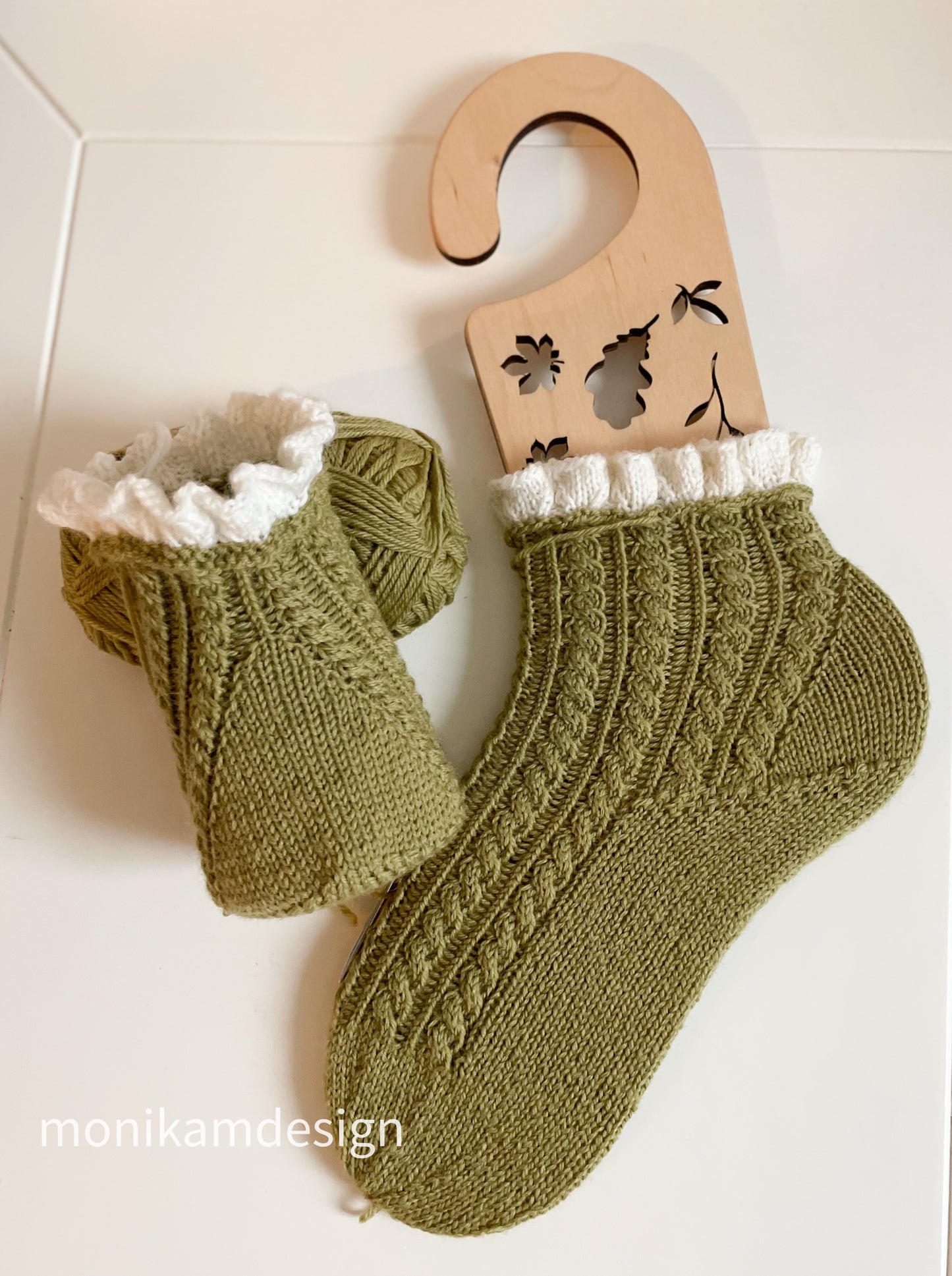 E-book knit socks
