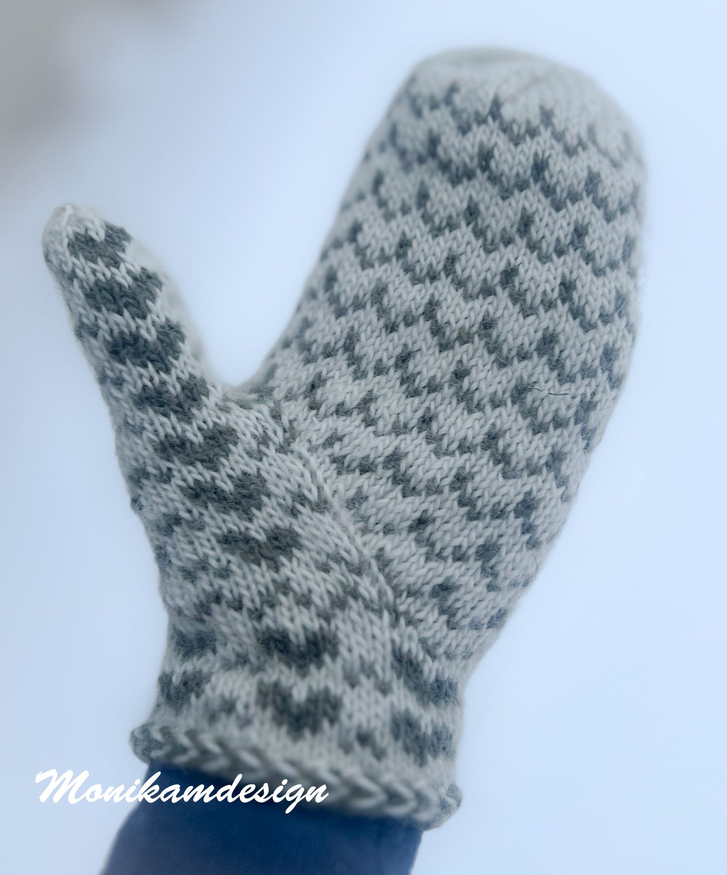 ✨ Hjertevotten – håndstrikket varme med et unikt design ✨