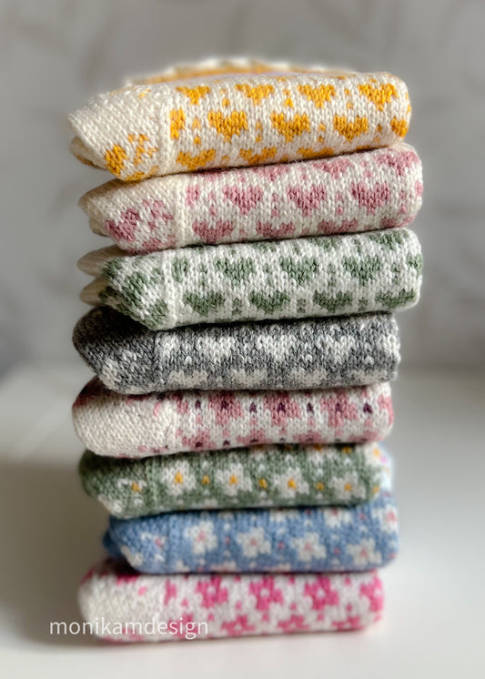 Strikkeboken småstrikk sokker Endelig på lager igjen