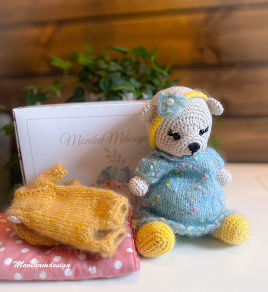 🧸 Bamse med blå kjole, gul hel dress og sko