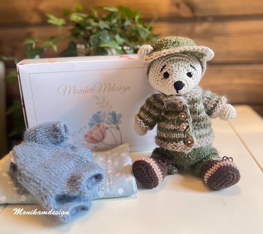 🧸 Søt og miljøvennlig bamse med klær og dyne