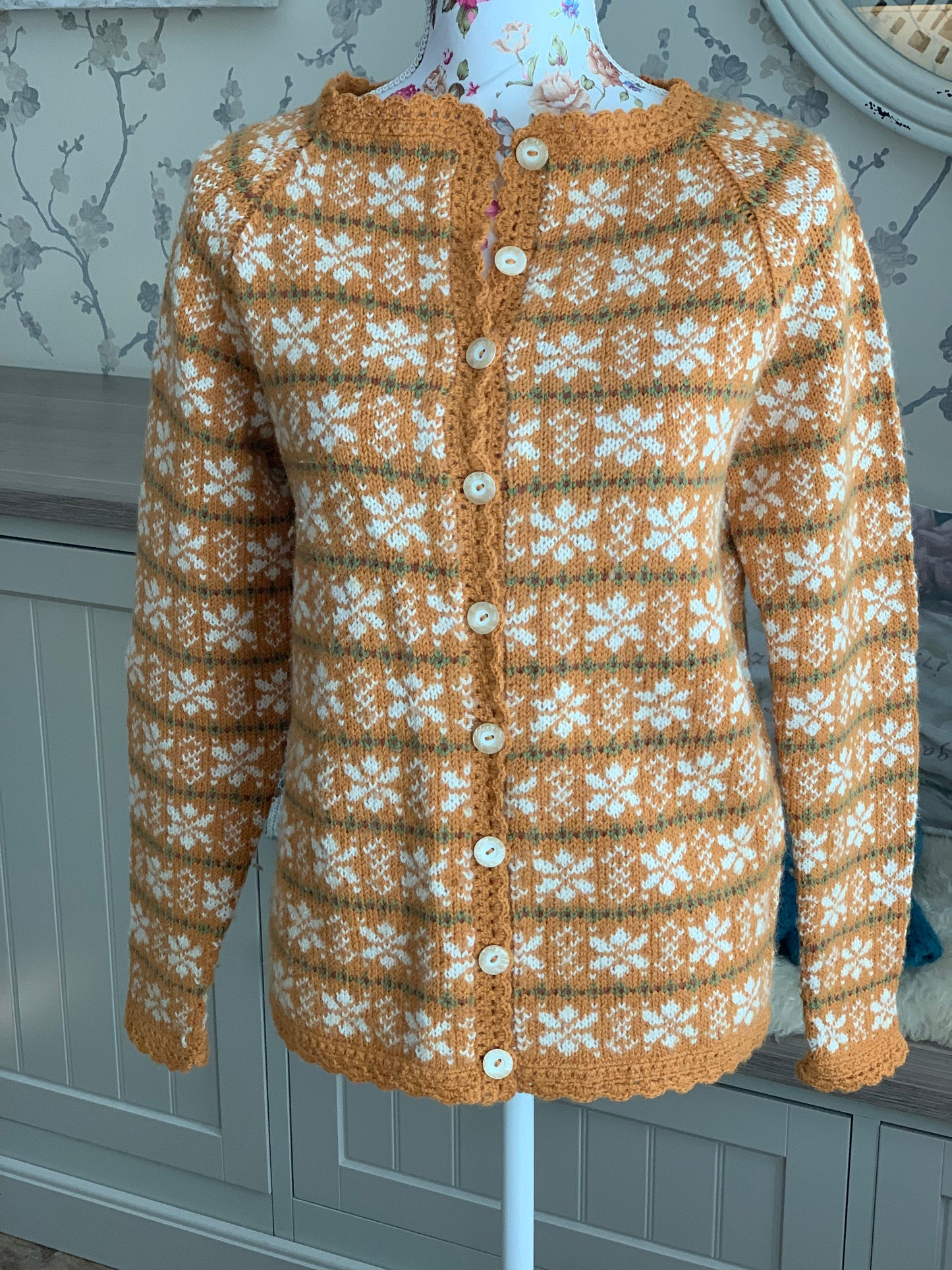 đ Novemberkofta â høstens vakreste kofte i varme toner. Str: S(M)L(XL)XXL