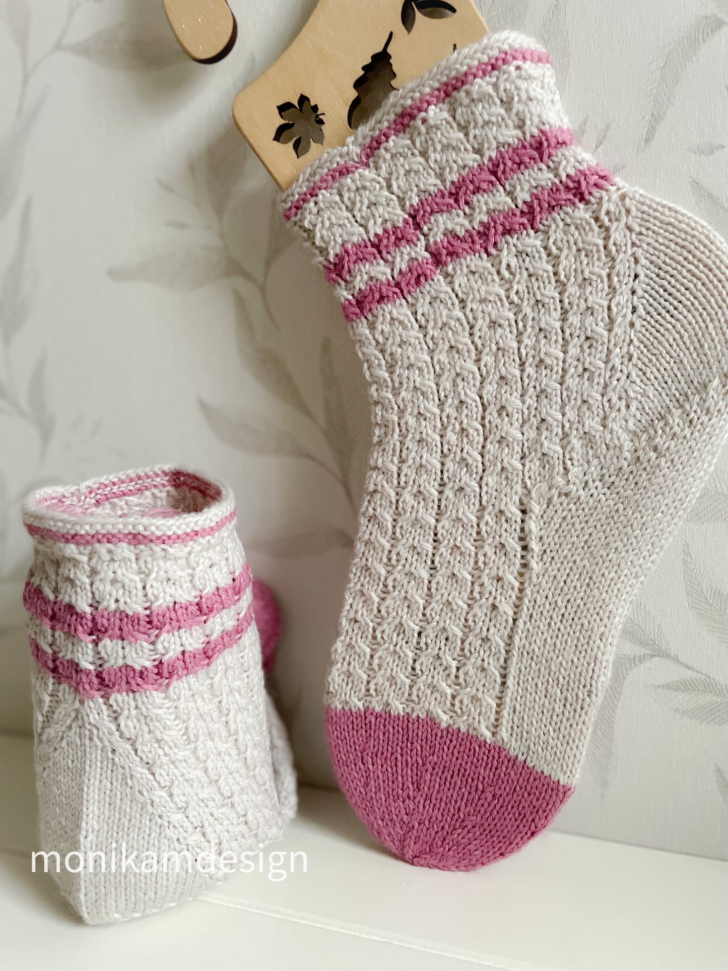 E-book knit socks