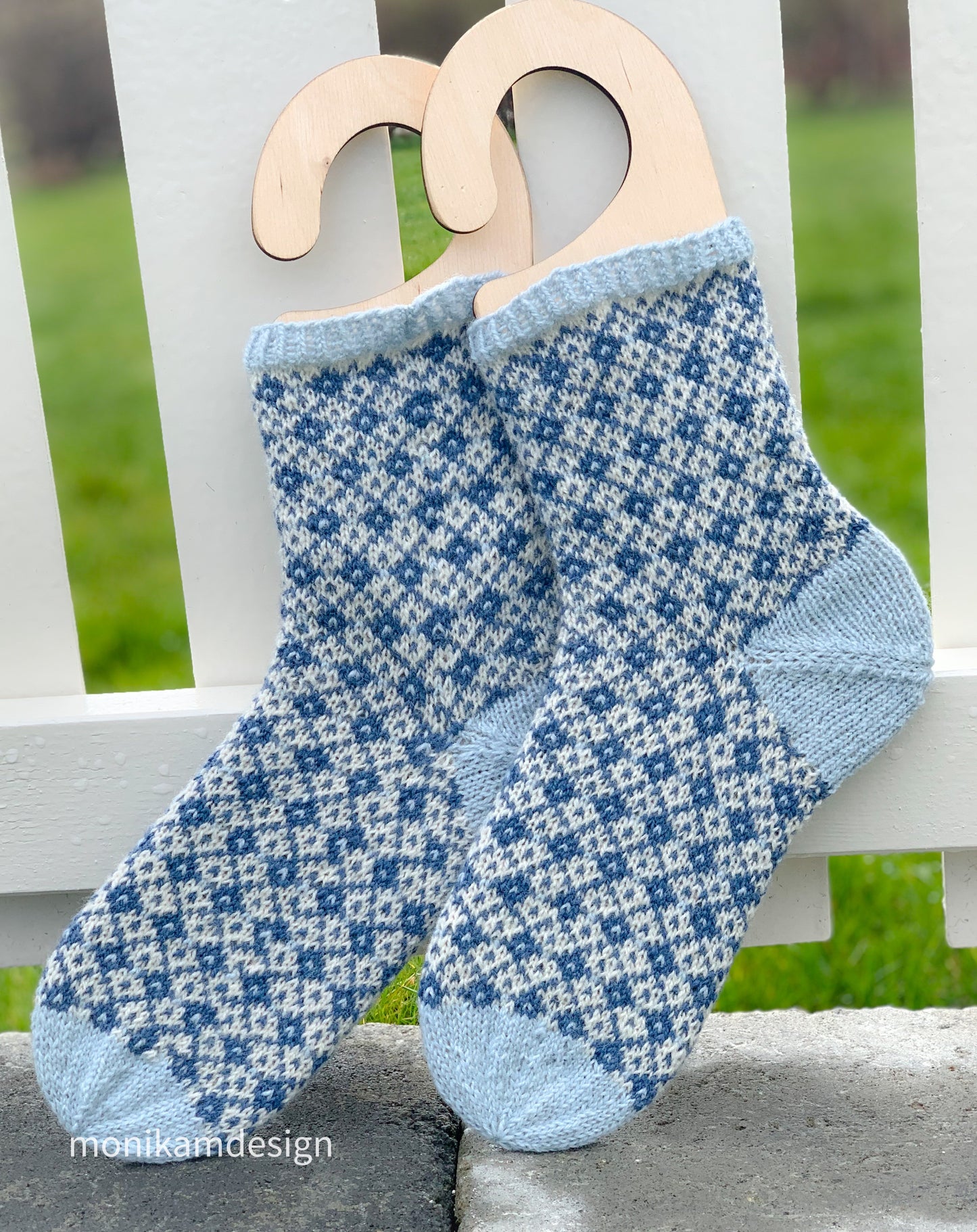 E-book knit socks