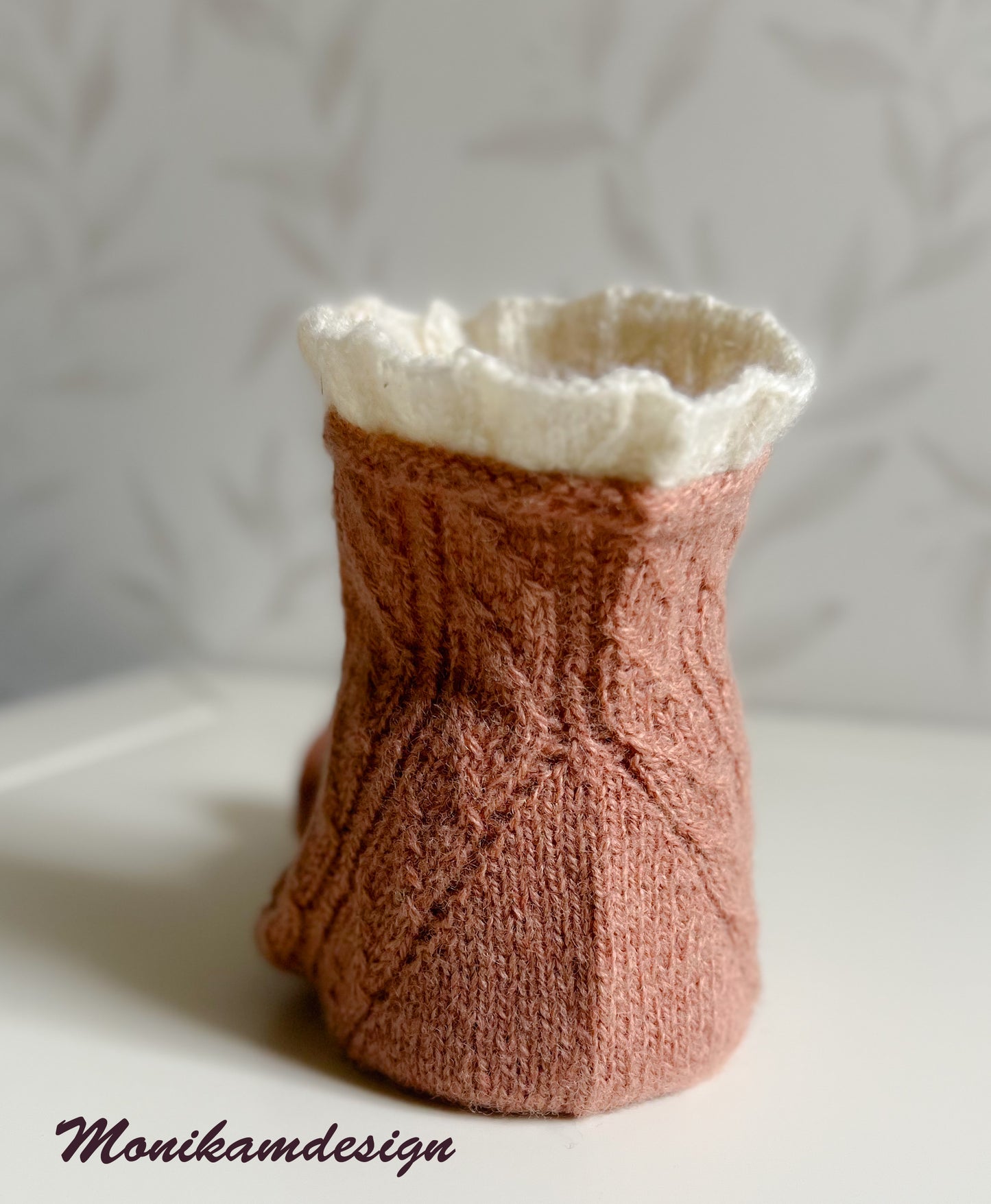E-book knit socks