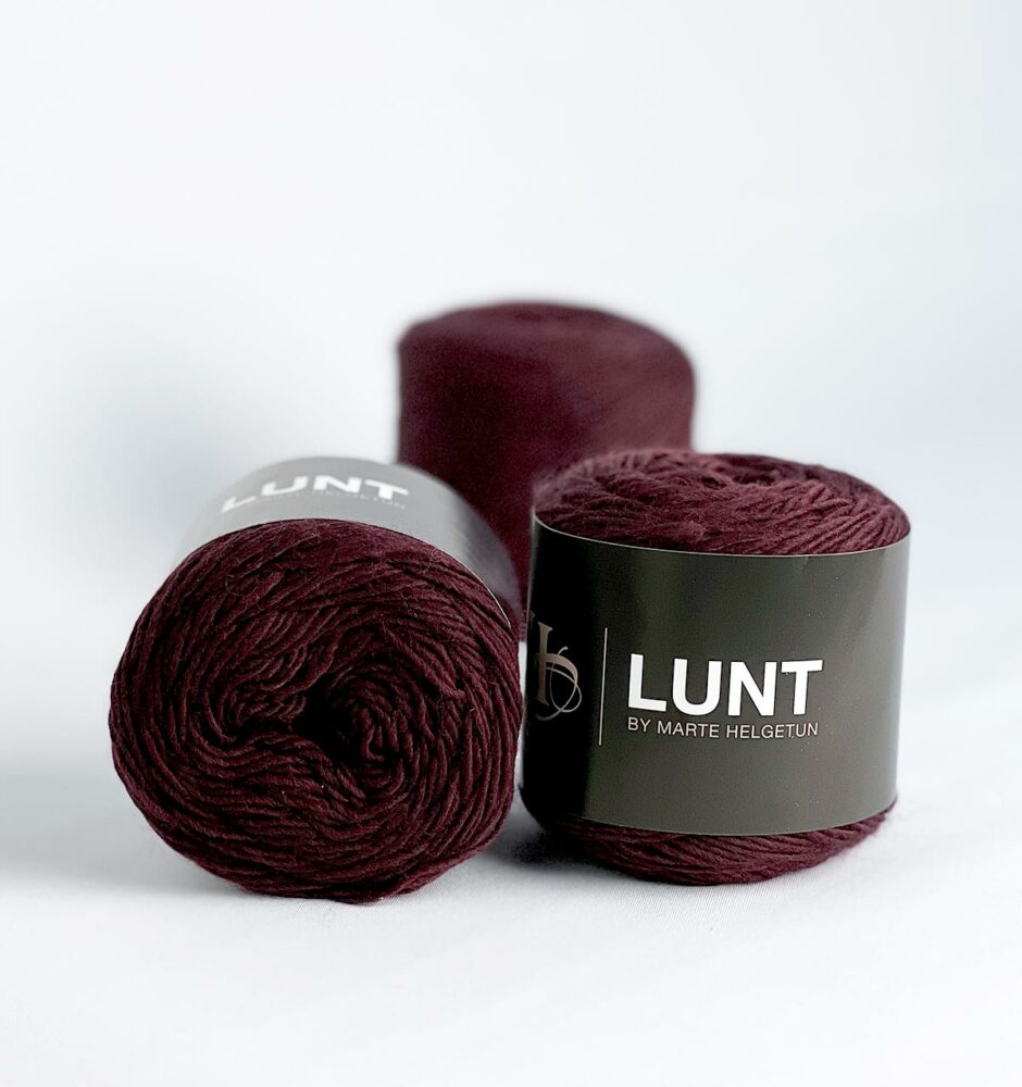 Blackberry warm yarn color 13