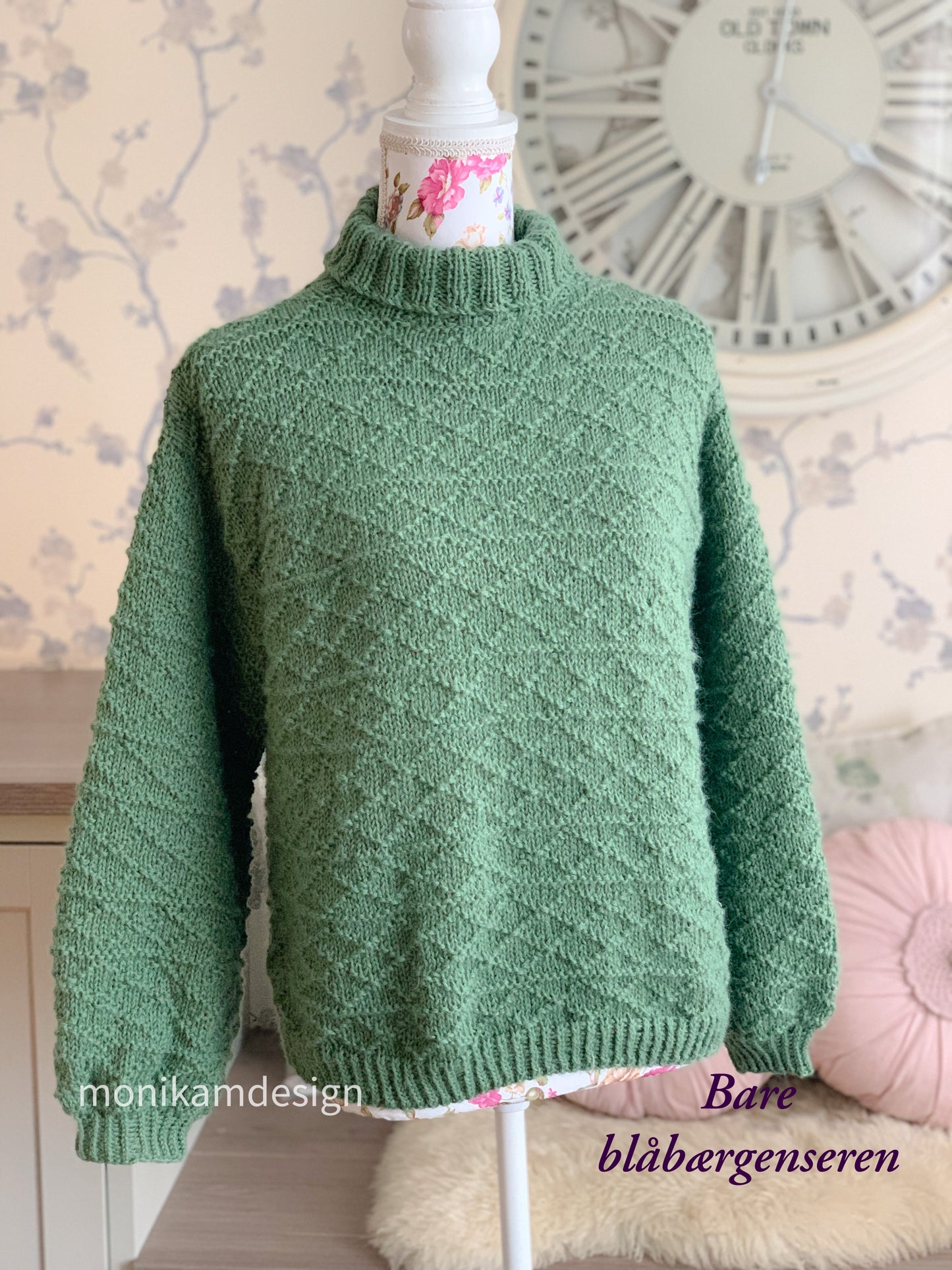 Bare Blåbærgenseren – myk, enkel og full av strikkeglede! str S(M)L(XL)XXL/XXXL