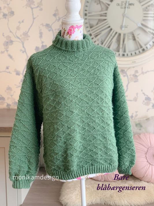 Bare Blåbærgenseren – myk, enkel og full av strikkeglede! str S(M)L(XL)XXL/XXXL