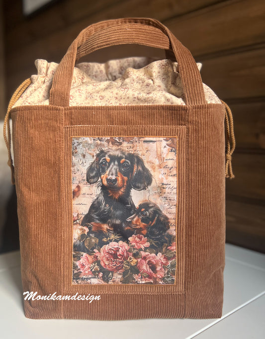 Sjarmerende håndlaget veske i kordfløyel ✨