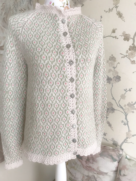 🌸 Duggfrisk-koften – romantisk og tidløs strikk med myk eleganse. Str  XS(S)M(L)XL(XXL)