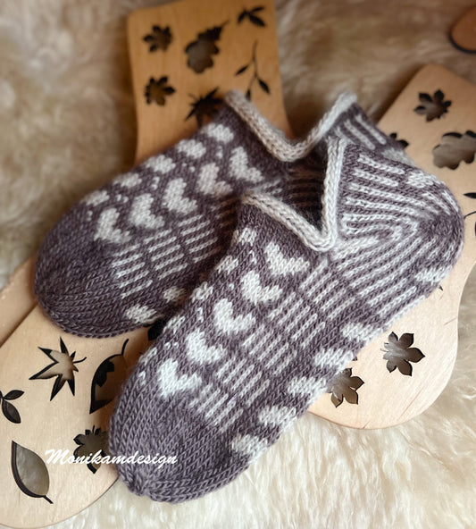 Hjertetøffelen = lune håndstrikkede tøfler