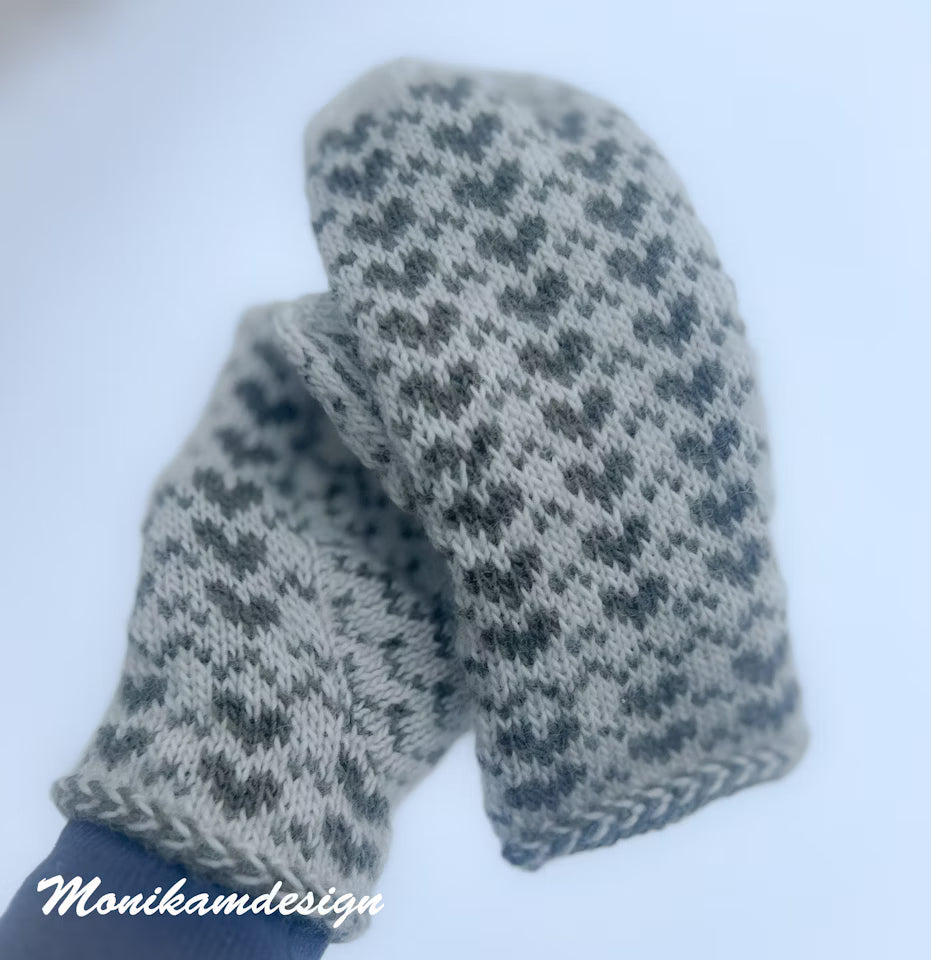 ✨ Hjertevotten – håndstrikket varme med et unikt design ✨