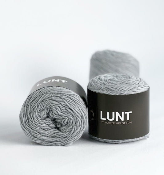 Lysegrå lunt garn  07